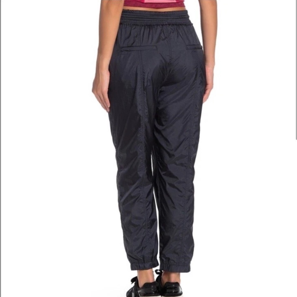 Free People Movement Tell Me About It Gray Nylon Cargo Jogger Crop Pants Sz L - Picture 2 of 13